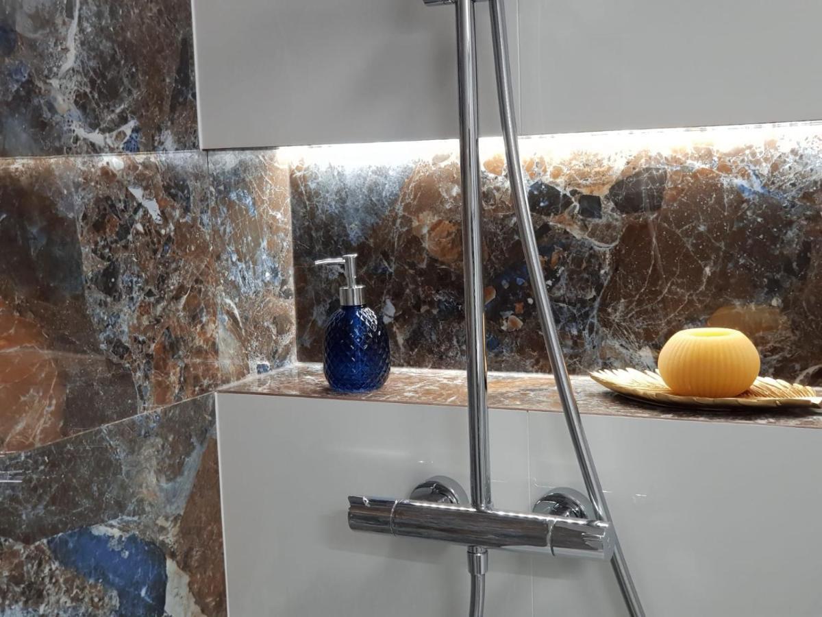Apartament City View Wes Quality Suite بوزنان المظهر الخارجي الصورة