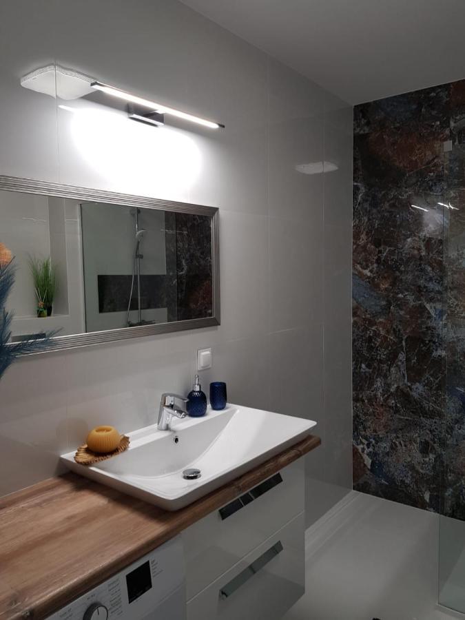 Apartament City View Wes Quality Suite بوزنان المظهر الخارجي الصورة